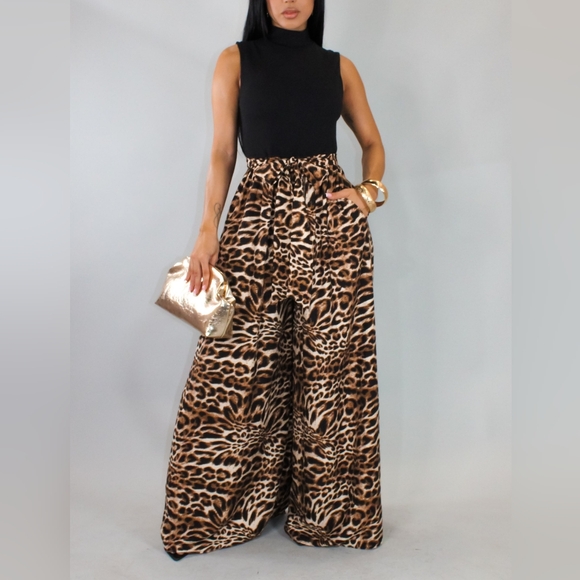 Dress Day Pants - Chic Leopard Print Pocketed Jumpsuit